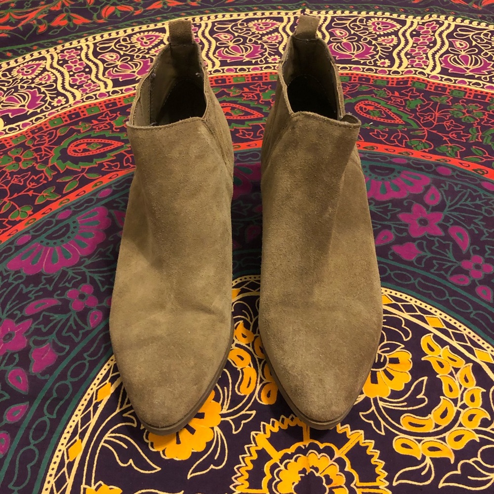 Croma vintage suede tan bootie size 8.5